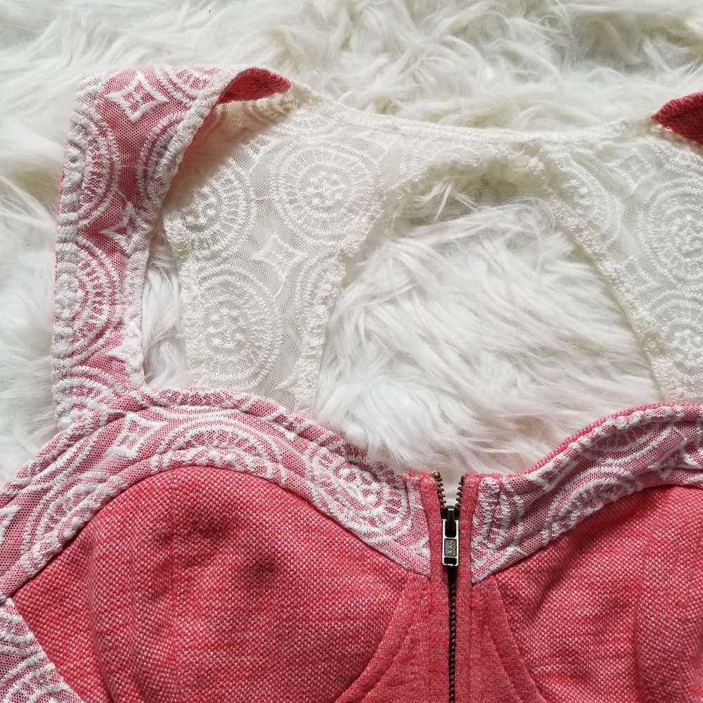 UO Pins and Needles Crop Lace Bustier Top - Picture 6 of 10
